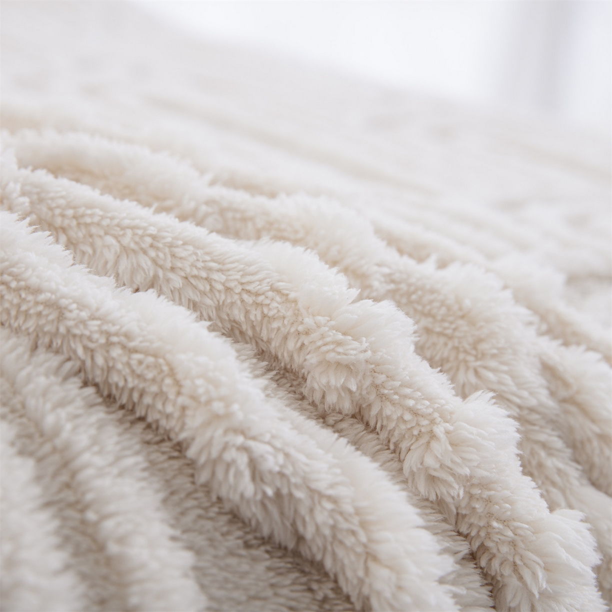 91家纺网 家纺一手货源 找家纺 一左一右 2025秋冬新款280克高克重单层双面提花塔芙绒毛毯舒棉绒毯多功能毯子外贸跨境电商-小拱门 米白