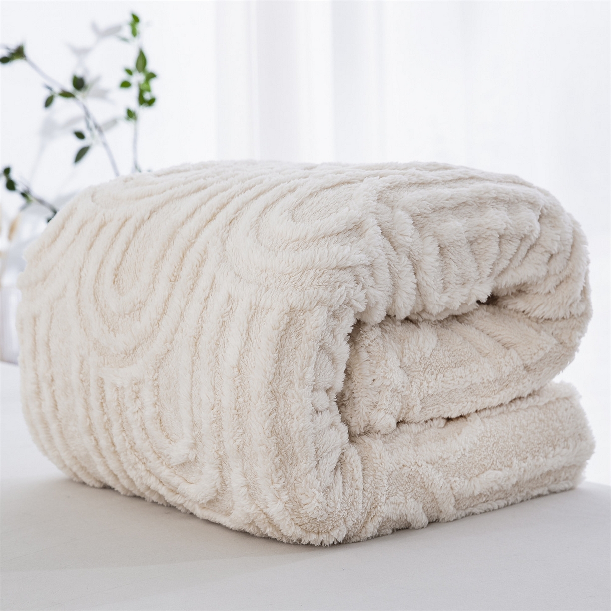 91家纺网 家纺一手货源 找家纺 一左一右 2025秋冬新款280克高克重单层双面提花塔芙绒毛毯舒棉绒毯多功能毯子外贸跨境电商-小拱门 米白