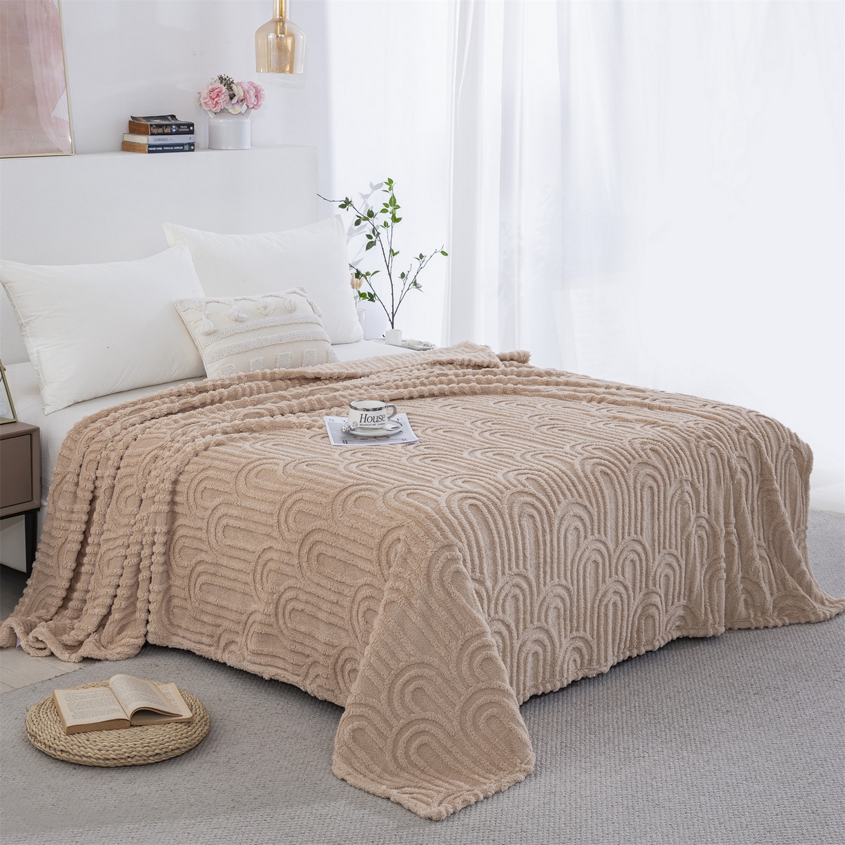 91家纺网 家纺一手货源 找家纺 一左一右 2025秋冬新款280克高克重单层双面提花塔芙绒毛毯舒棉绒毯多功能毯子外贸跨境电商-小拱门 浅驼