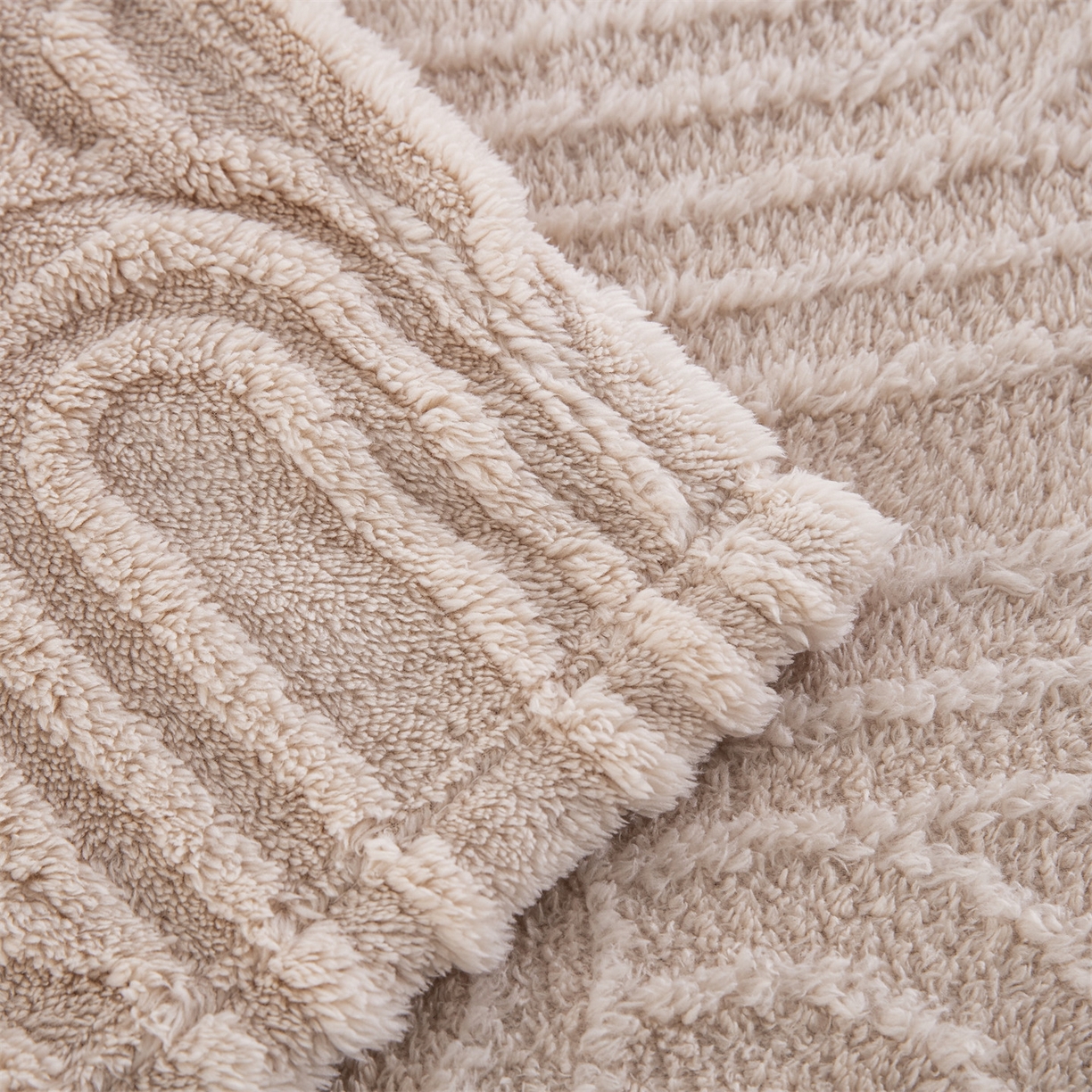 91家纺网 家纺一手货源 找家纺 一左一右 2025秋冬新款280克高克重单层双面提花塔芙绒毛毯舒棉绒毯多功能毯子外贸跨境电商-小拱门 浅驼