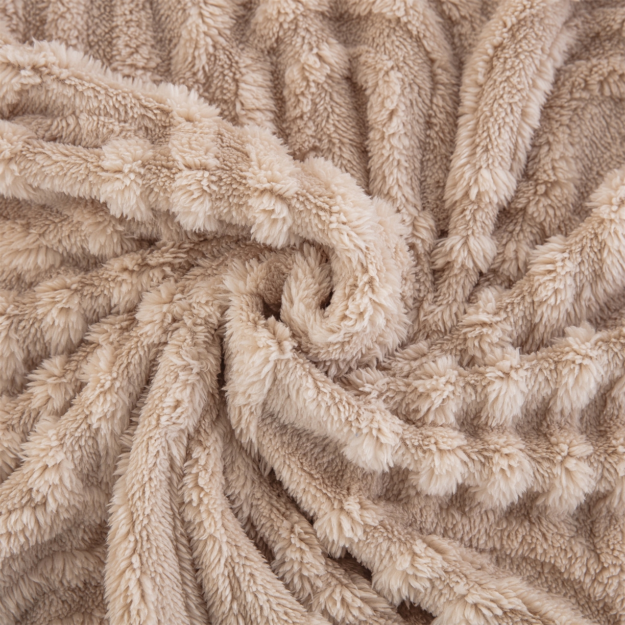 91家纺网 家纺一手货源 找家纺 一左一右 2025秋冬新款280克高克重单层双面提花塔芙绒毛毯舒棉绒毯多功能毯子外贸跨境电商-小拱门 浅驼