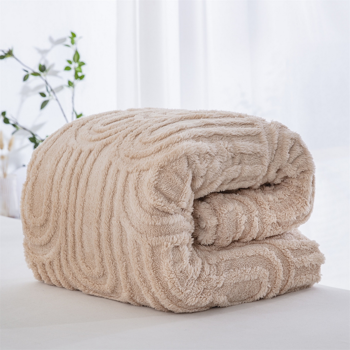 91家纺网 家纺一手货源 找家纺 一左一右 2025秋冬新款280克高克重单层双面提花塔芙绒毛毯舒棉绒毯多功能毯子外贸跨境电商-小拱门 浅驼