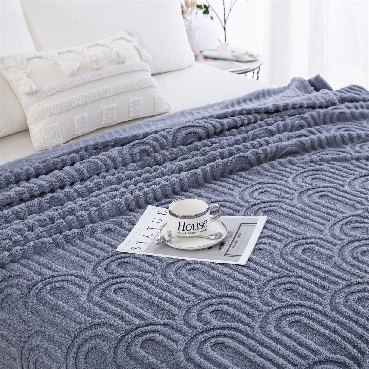 91家纺网 家纺一手货源 找家纺 一左一右 2025秋冬新款280克高克重单层双面提花塔芙绒毛毯舒棉绒毯多功能毯子外贸跨境电商-小拱门 雾兰