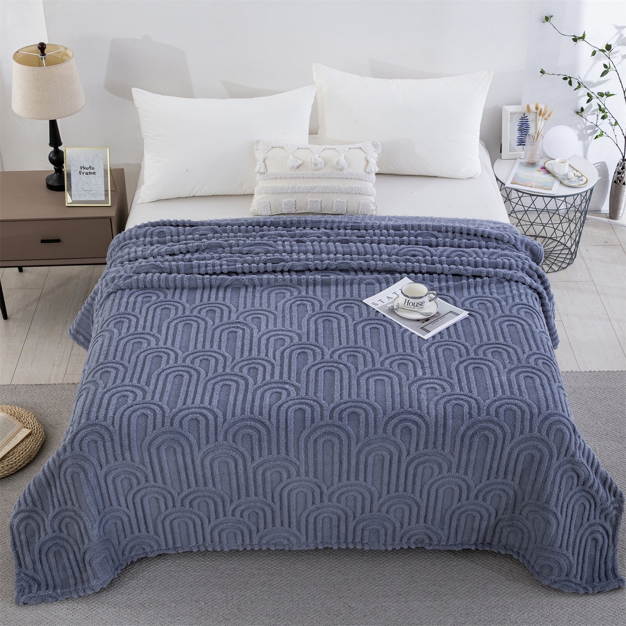 91家纺网 家纺一手货源 找家纺 一左一右 2025秋冬新款280克高克重单层双面提花塔芙绒毛毯舒棉绒毯多功能毯子外贸跨境电商-小拱门 雾兰