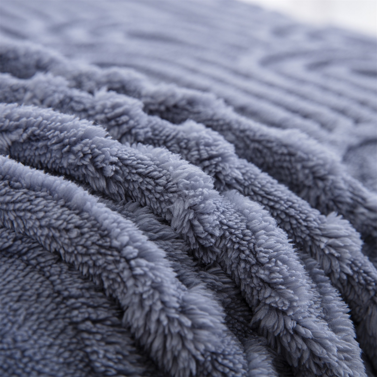 91家纺网 家纺一手货源 找家纺 一左一右 2025秋冬新款280克高克重单层双面提花塔芙绒毛毯舒棉绒毯多功能毯子外贸跨境电商-小拱门 雾兰