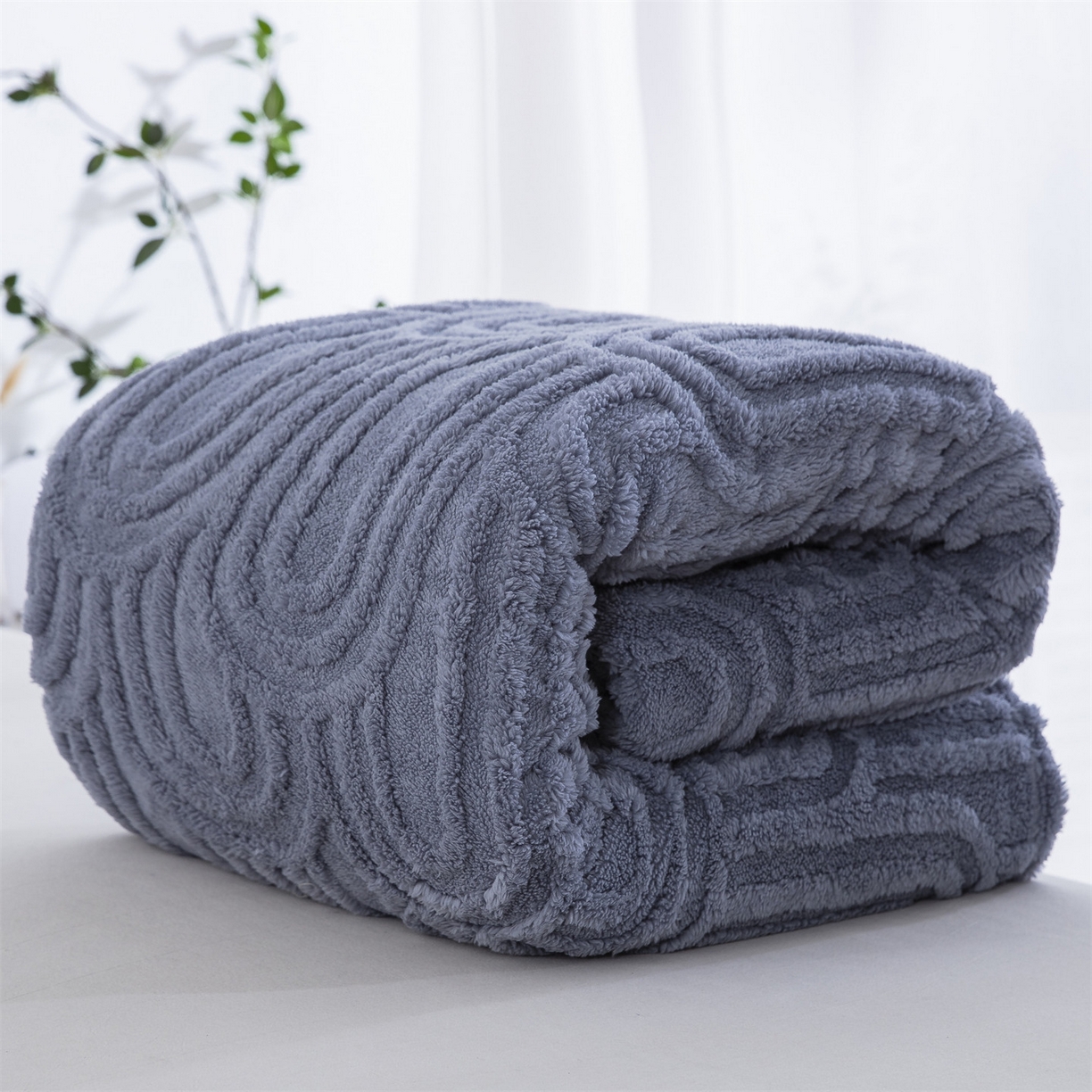 91家纺网 家纺一手货源 找家纺 一左一右 2025秋冬新款280克高克重单层双面提花塔芙绒毛毯舒棉绒毯多功能毯子外贸跨境电商-小拱门 雾兰