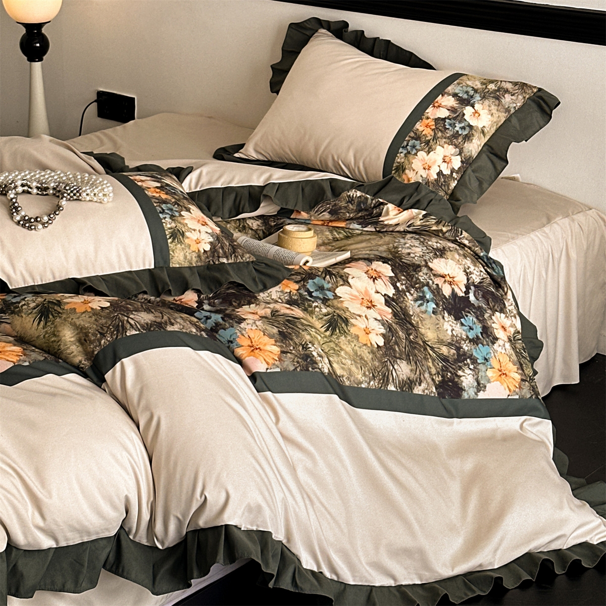 91家纺网 家纺一手货源 找家纺 （总）一左一右 2025秋冬新款数码印花法式复古风花边亲肤棉磨毛水洗棉床笠床裙四件套-香澜花园