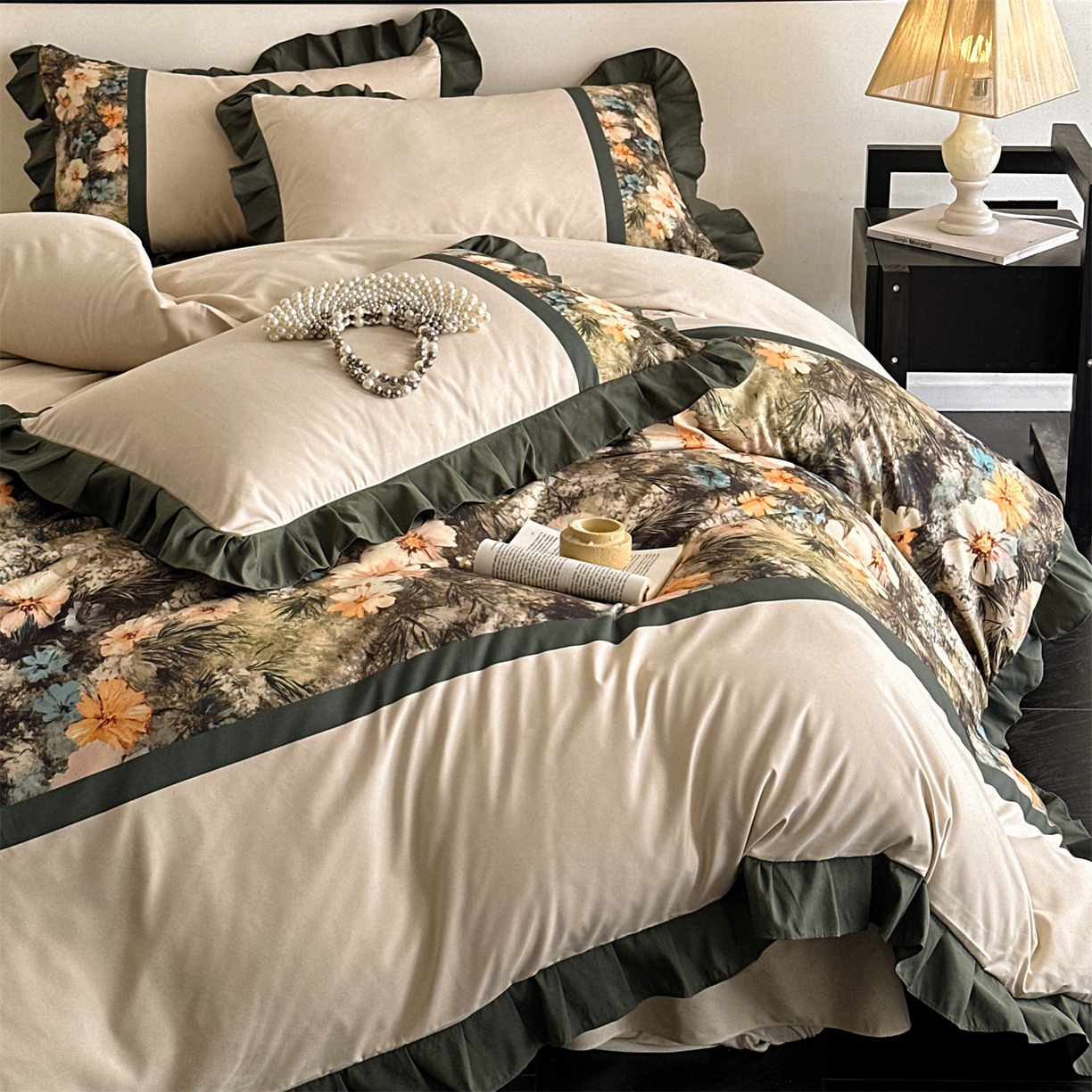 91家纺网 家纺一手货源 找家纺 （总）一左一右 2025秋冬新款数码印花法式复古风花边亲肤棉磨毛水洗棉床笠床裙四件套-香澜花园