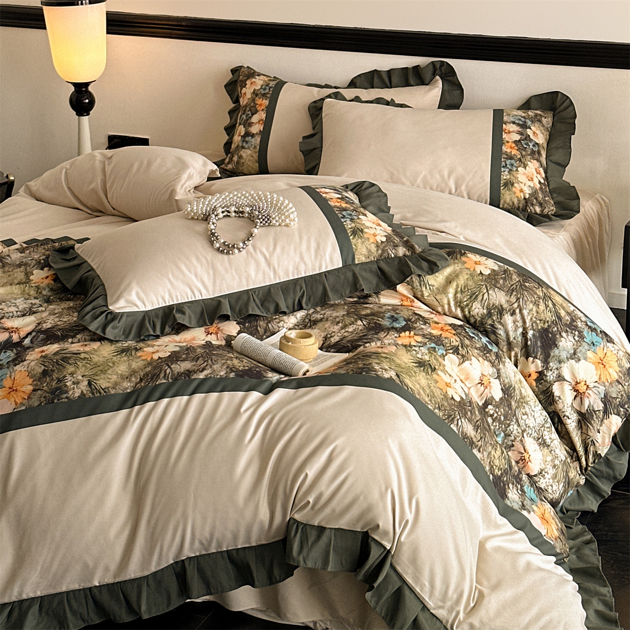 91家纺网 家纺一手货源 找家纺 （总）一左一右 2025秋冬新款数码印花法式复古风花边亲肤棉磨毛水洗棉床笠床裙四件套-香澜花园