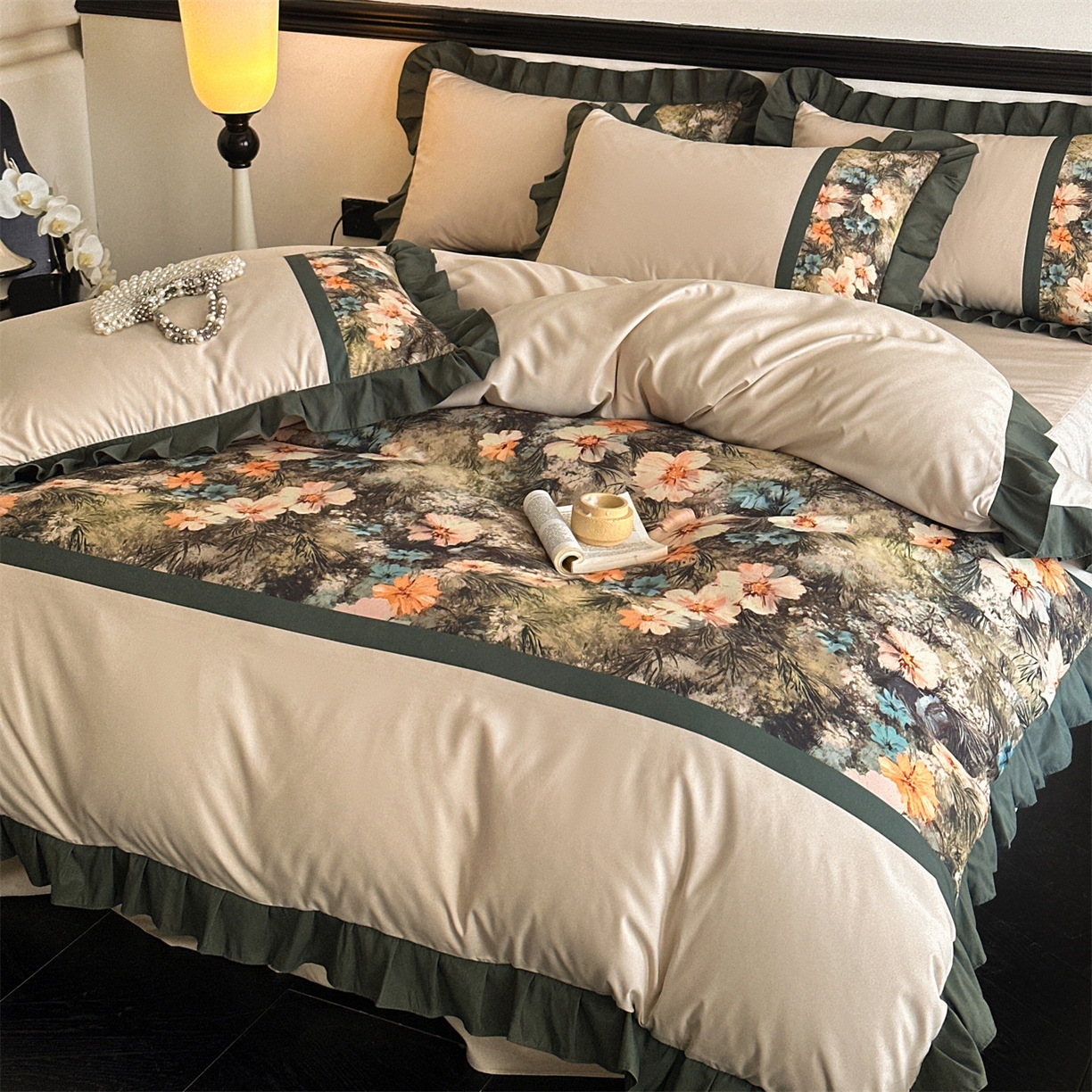 91家纺网 家纺一手货源 找家纺 （总）一左一右 2025秋冬新款数码印花法式复古风花边亲肤棉磨毛水洗棉床笠床裙四件套-香澜花园