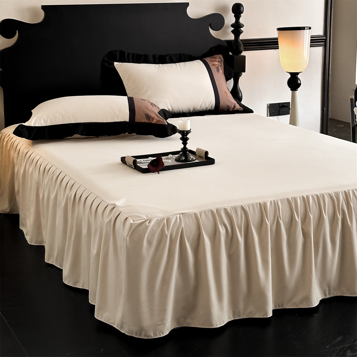 91家纺网 家纺一手货源 找家纺 一左一右 2025秋冬新款数码印花法式复古风花边亲肤棉磨毛水洗棉床笠床裙四件套-香澜花园 莫妮卡