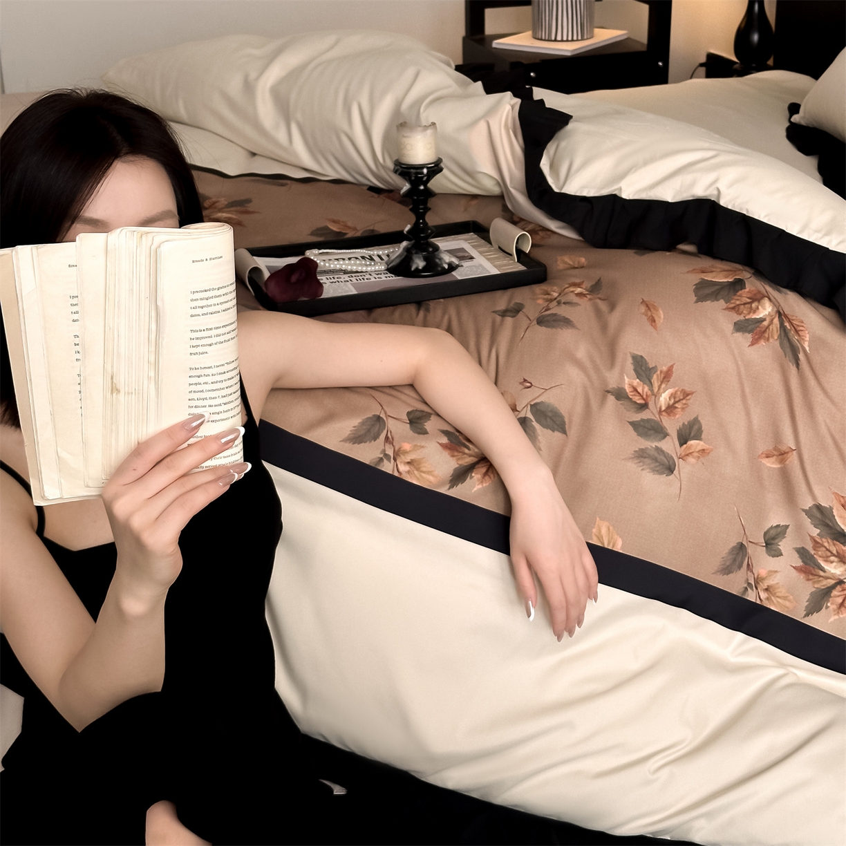 91家纺网 家纺一手货源 找家纺 一左一右 2025秋冬新款数码印花法式复古风花边亲肤棉磨毛水洗棉床笠床裙四件套-香澜花园 莫妮卡