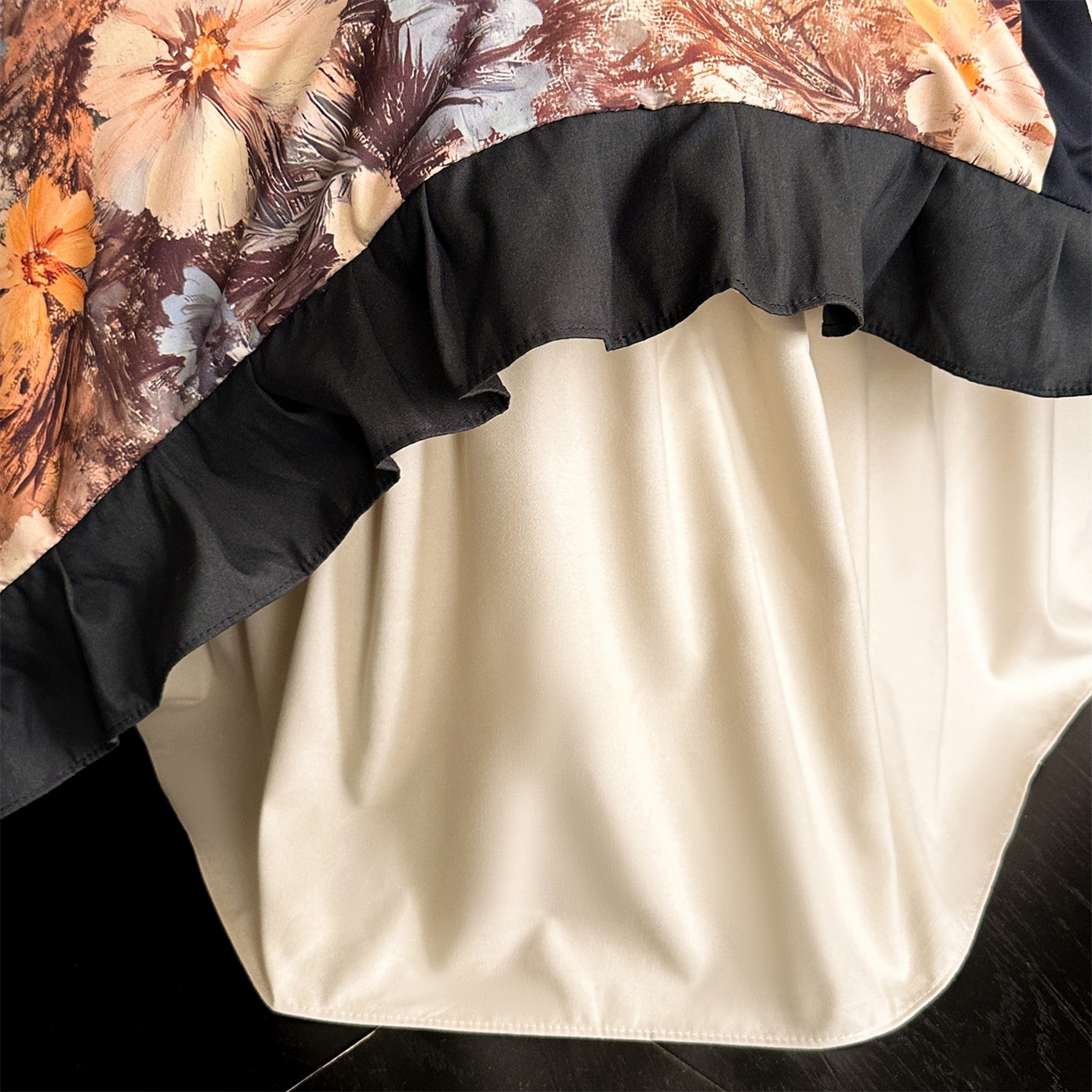 91家纺网 家纺一手货源 找家纺 一左一右 2025秋冬新款数码印花法式复古风花边亲肤棉磨毛水洗棉床笠床裙四件套-香澜花园 香槟米