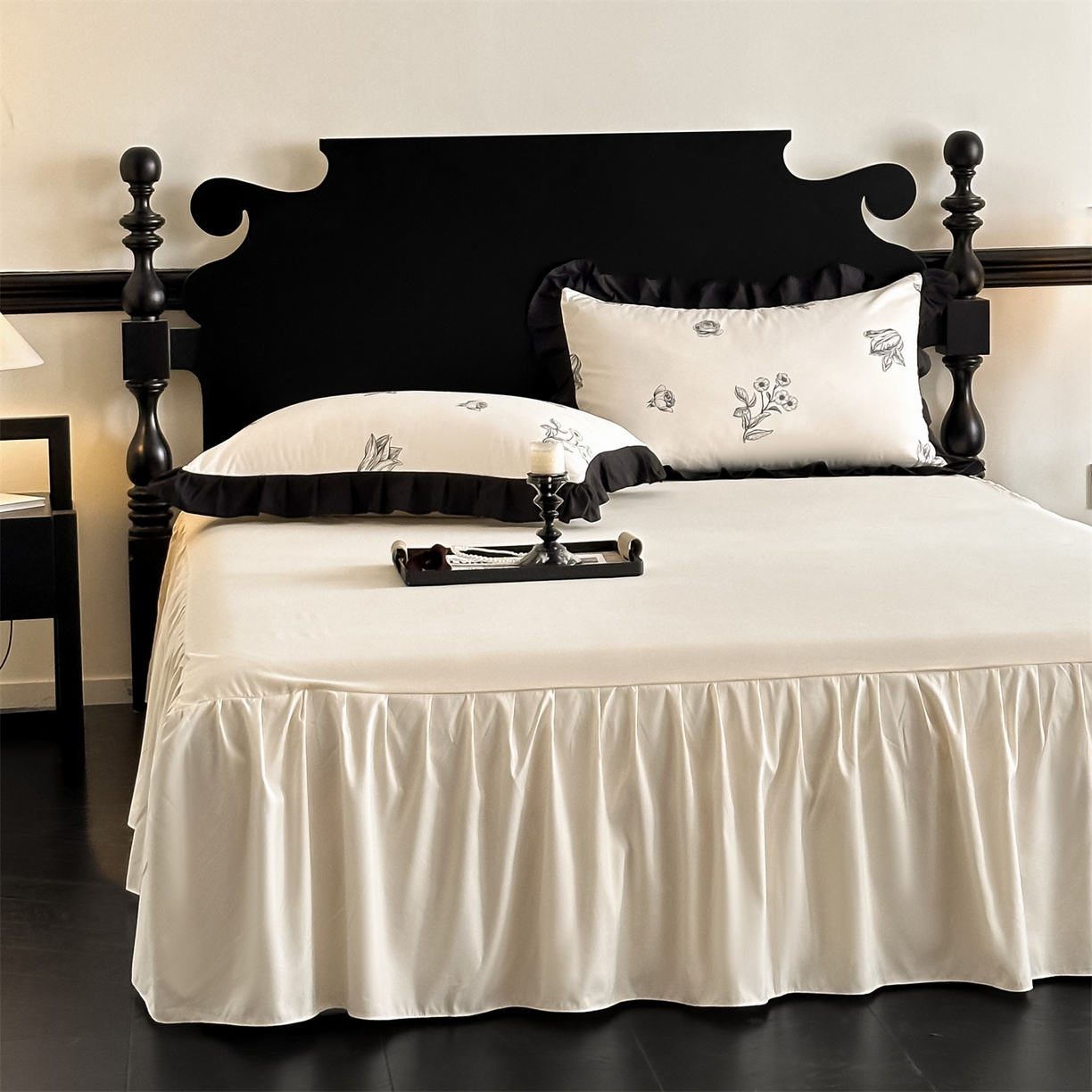 91家纺网 家纺一手货源 找家纺 （总）一左一右 2025秋冬新款数码印花法式复古田园风花边亲肤棉磨毛水洗棉床笠床裙四件套-微雨山茶