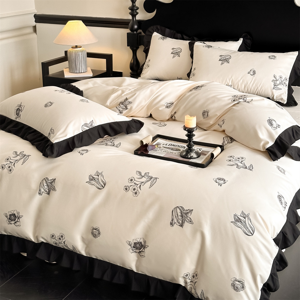 91家纺网 家纺一手货源 找家纺 （总）一左一右 2025秋冬新款数码印花法式复古田园风花边亲肤棉磨毛水洗棉床笠床裙四件套-微雨山茶