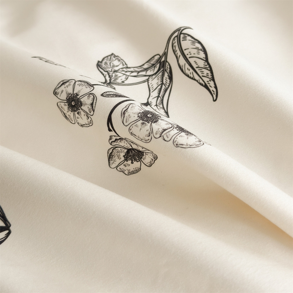 91家纺网 家纺一手货源 找家纺 （总）一左一右 2025秋冬新款数码印花法式复古田园风花边亲肤棉磨毛水洗棉床笠床裙四件套-微雨山茶