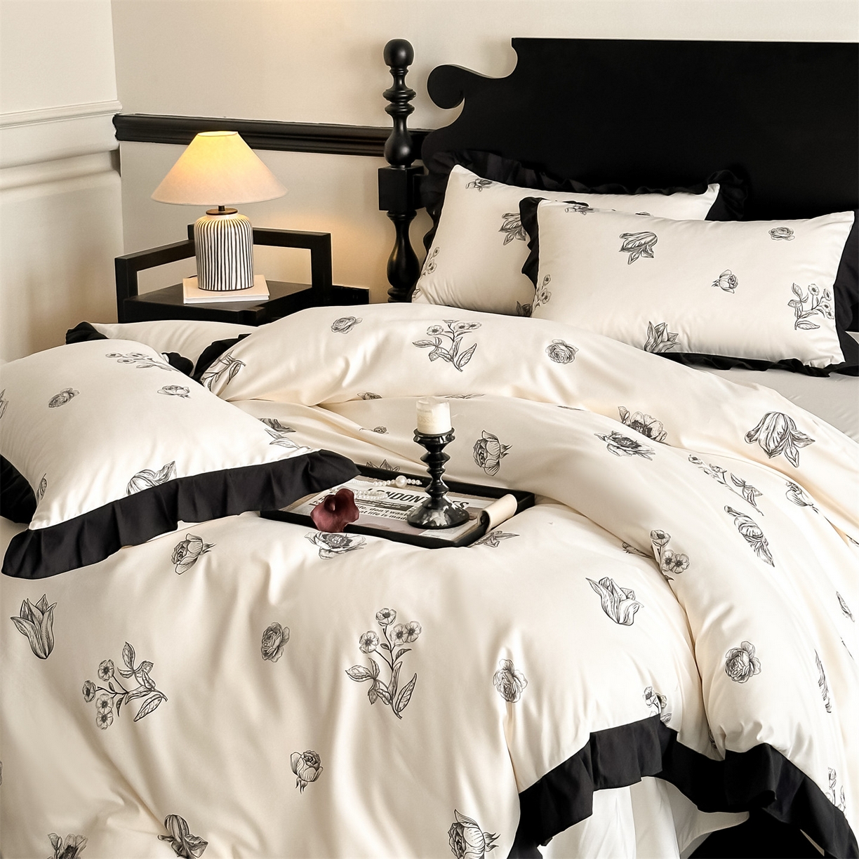 91家纺网 家纺一手货源 找家纺 （总）一左一右 2025秋冬新款数码印花法式复古田园风花边亲肤棉磨毛水洗棉床笠床裙四件套-微雨山茶