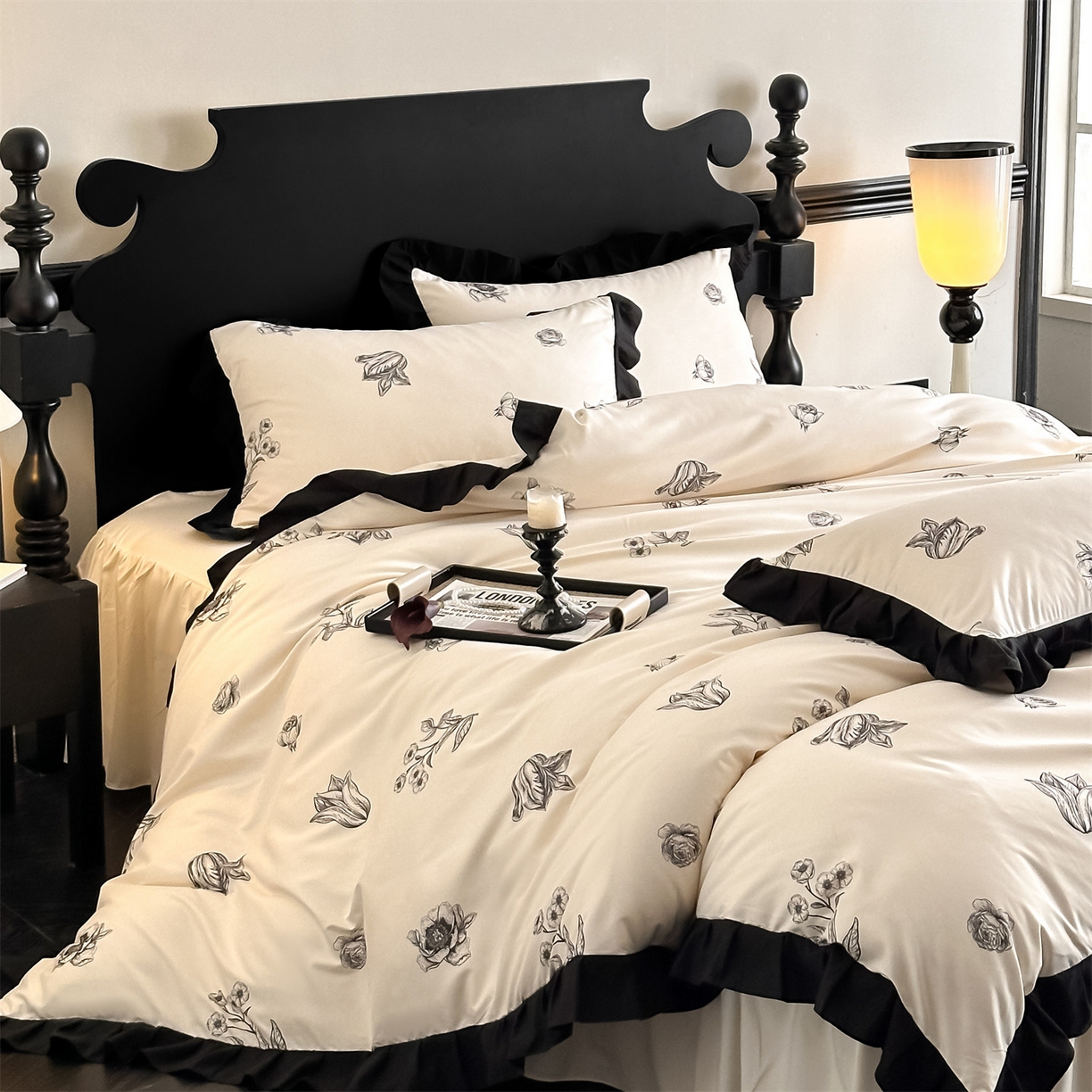 91家纺网 家纺一手货源 找家纺 （总）一左一右 2025秋冬新款数码印花法式复古田园风花边亲肤棉磨毛水洗棉床笠床裙四件套-微雨山茶