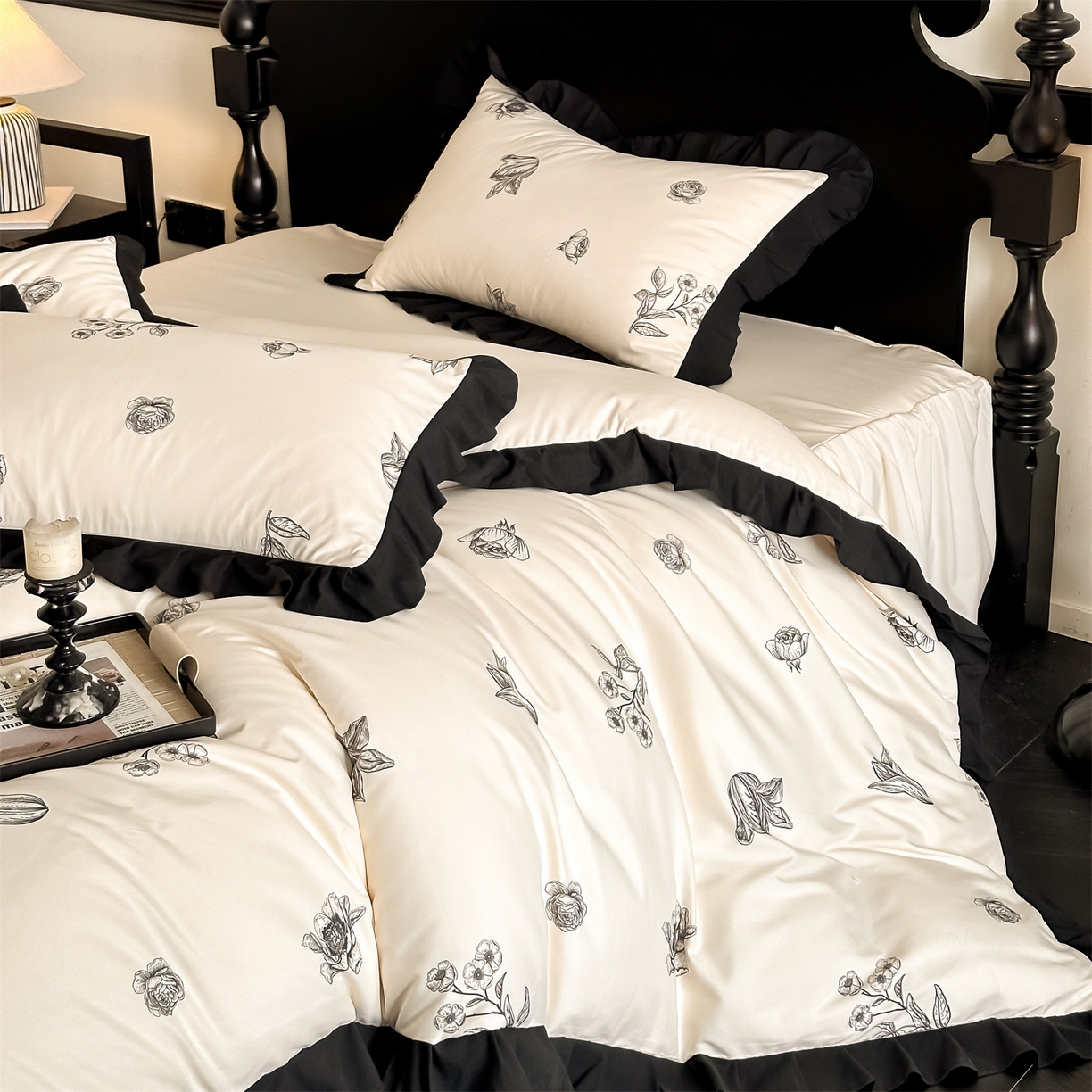 91家纺网 家纺一手货源 找家纺 （总）一左一右 2025秋冬新款数码印花法式复古田园风花边亲肤棉磨毛水洗棉床笠床裙四件套-微雨山茶