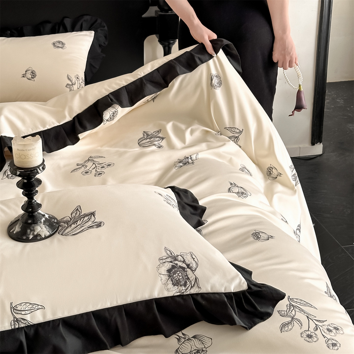 91家纺网 家纺一手货源 找家纺 （总）一左一右 2025秋冬新款数码印花法式复古田园风花边亲肤棉磨毛水洗棉床笠床裙四件套-微雨山茶