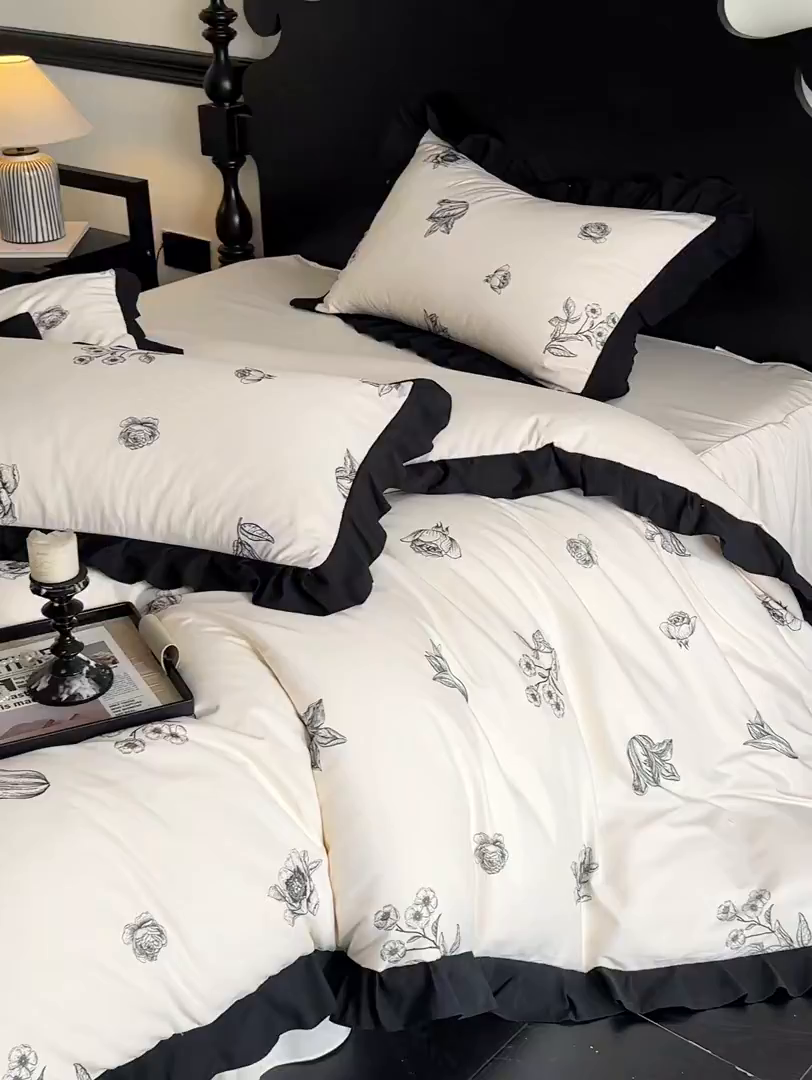 91家纺网 家纺一手货源 找家纺 （总）一左一右 2025秋冬新款数码印花法式复古田园风花边亲肤棉磨毛水洗棉床笠床裙四件套-微雨山茶