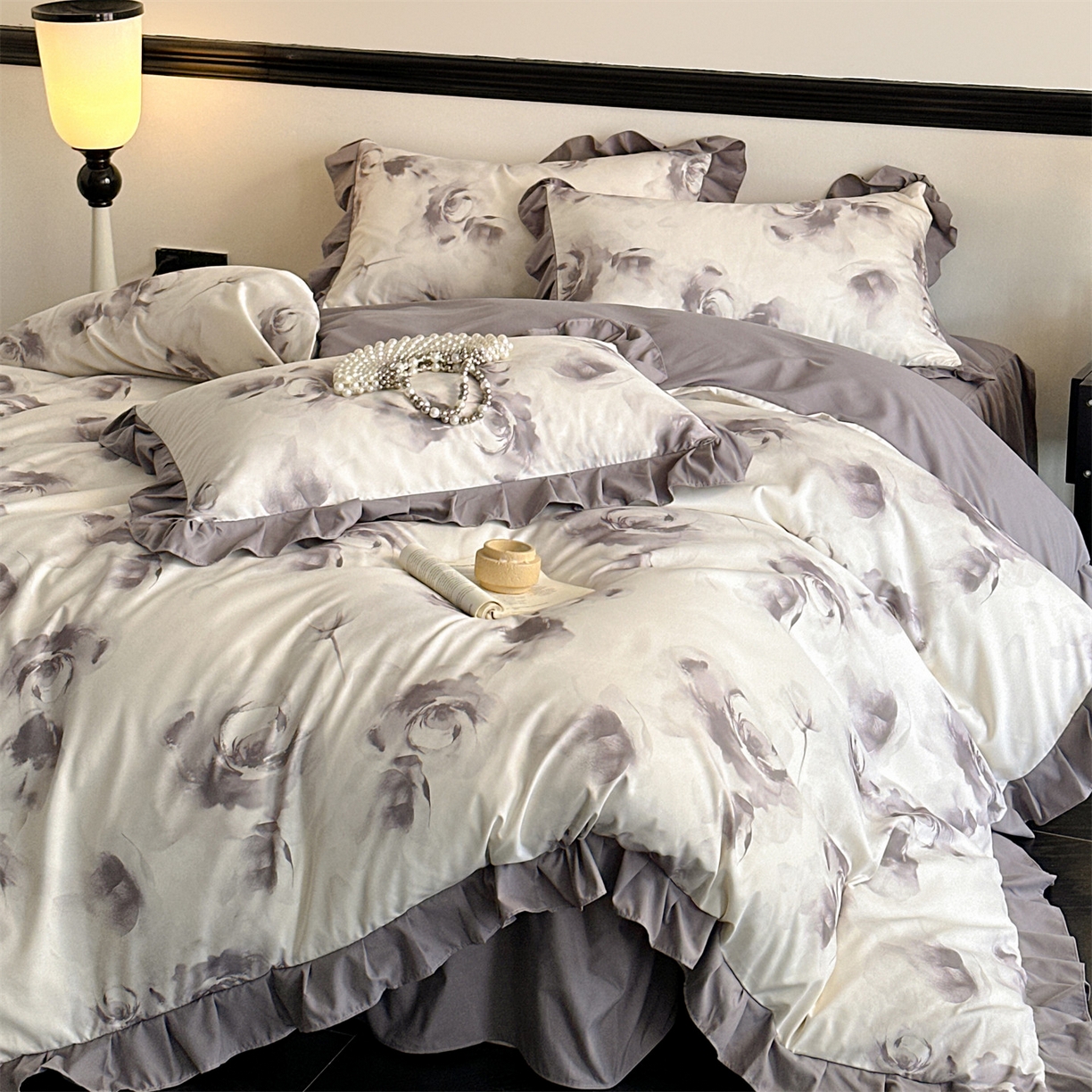 91家纺网 家纺一手货源 找家纺 （总）一左一右 2025秋冬新款数码印花法式复古田园风花边亲肤棉磨毛水洗棉床笠床裙四件套-相思墨玫