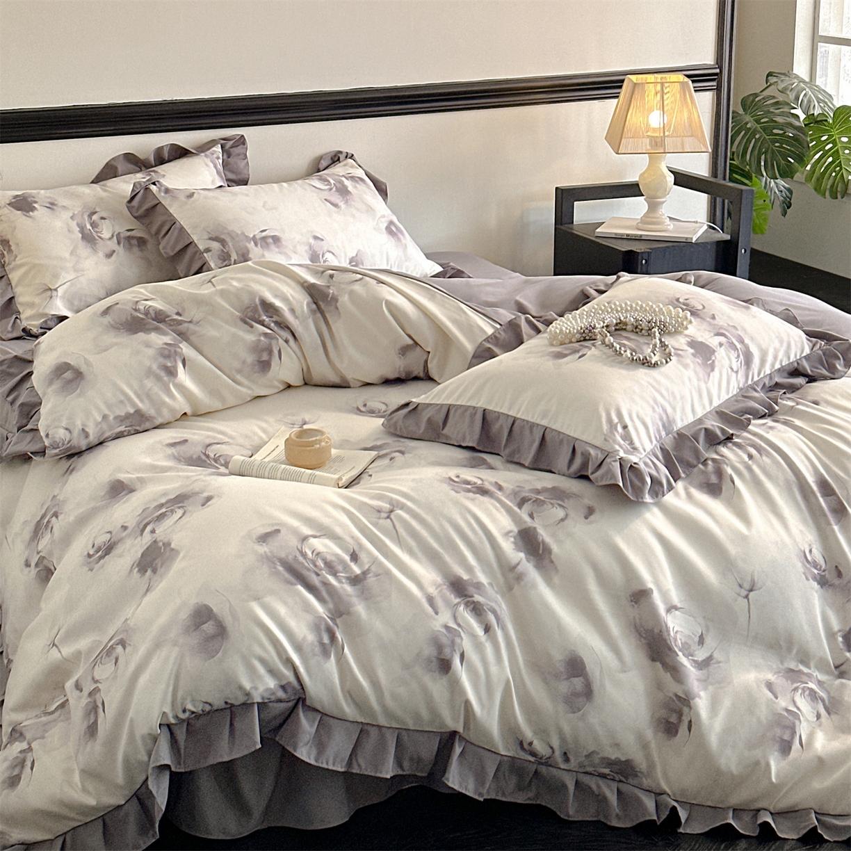 91家纺网 家纺一手货源 找家纺 （总）一左一右 2025秋冬新款数码印花法式复古田园风花边亲肤棉磨毛水洗棉床笠床裙四件套-相思墨玫