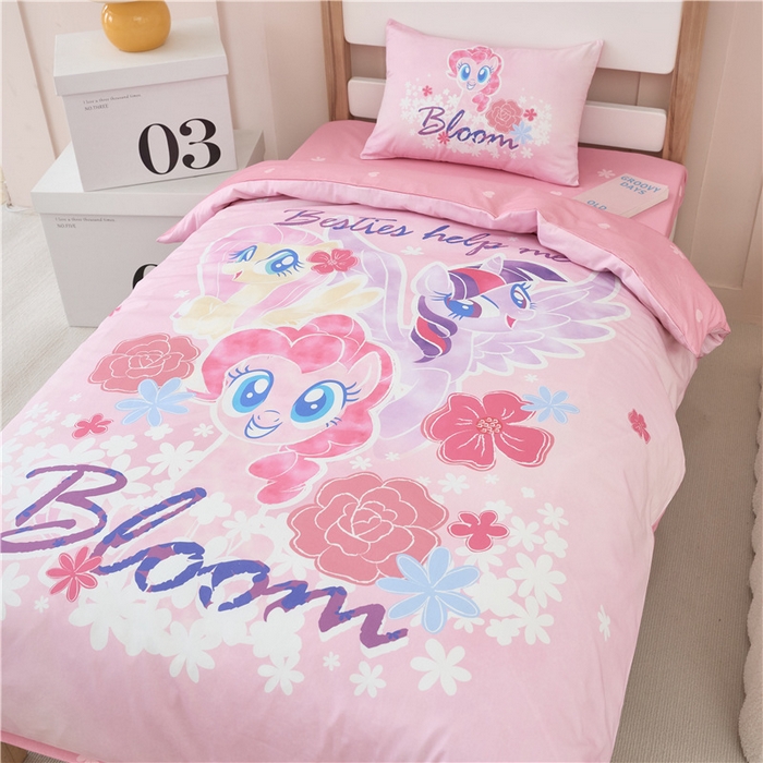 91家纺网 家纺一手货源 找家纺 百利卡通（原迪士尼家纺） 2025新款正版授权小马宝莉全棉数码印花幼儿园童被套装 花中聚餐T