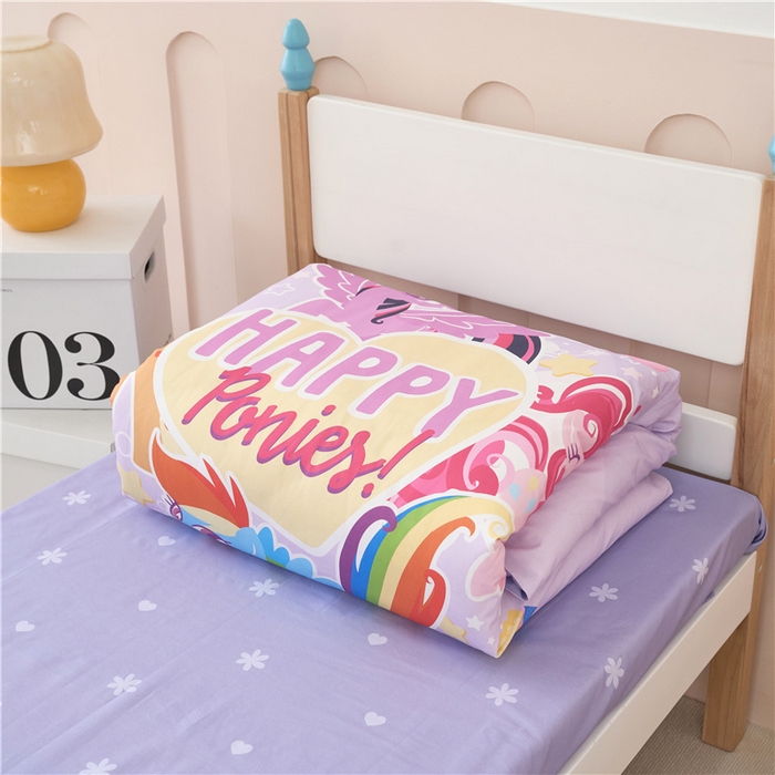 91家纺网 家纺一手货源 找家纺 百利卡通（原迪士尼家纺） 2025新款正版授权小马宝莉全棉数码印花幼儿园童被套装 快乐派对T