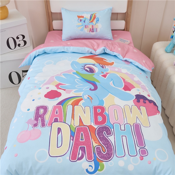 91家纺网 家纺一手货源 找家纺 百利卡通（原迪士尼家纺） 2025新款正版授权小马宝莉全棉数码印花幼儿园童被套装 蓝色云宝T