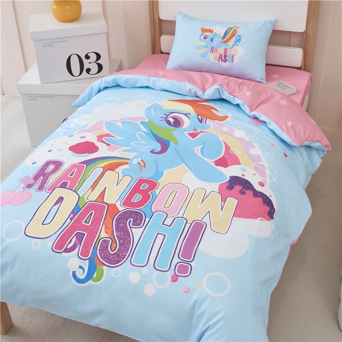 91家纺网 家纺一手货源 找家纺 百利卡通（原迪士尼家纺） 2025新款正版授权小马宝莉全棉数码印花幼儿园童被套装 蓝色云宝T