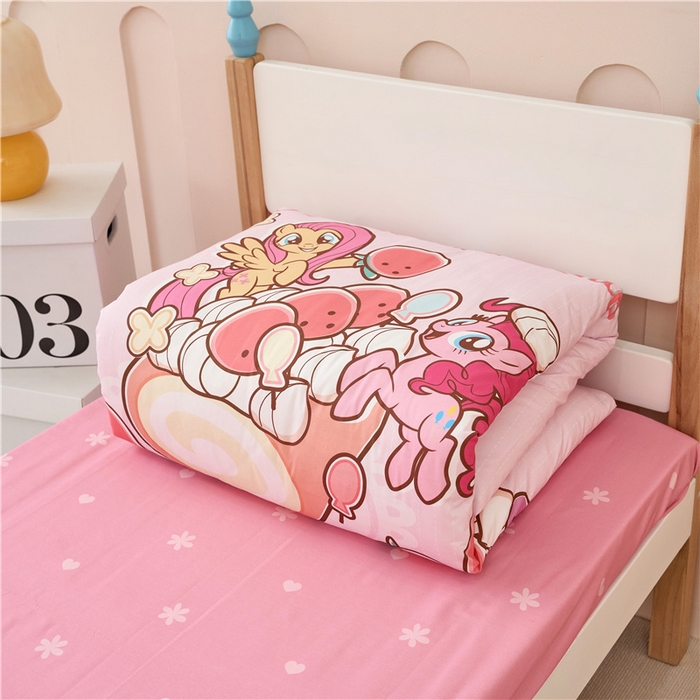 91家纺网 家纺一手货源 找家纺 百利卡通（原迪士尼家纺） 2025新款正版授权小马宝莉全棉数码印花幼儿园童被套装 水果大餐T