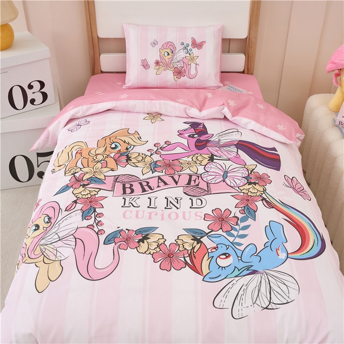 91家纺网 家纺一手货源 找家纺 百利卡通（原迪士尼家纺） 2025新款正版授权小马宝莉全棉数码印花幼儿园童被套装 勇敢家族T