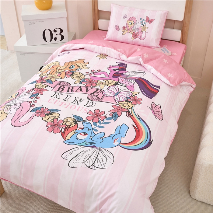 91家纺网 家纺一手货源 找家纺 百利卡通（原迪士尼家纺） 2025新款正版授权小马宝莉全棉数码印花幼儿园童被套装 勇敢家族T