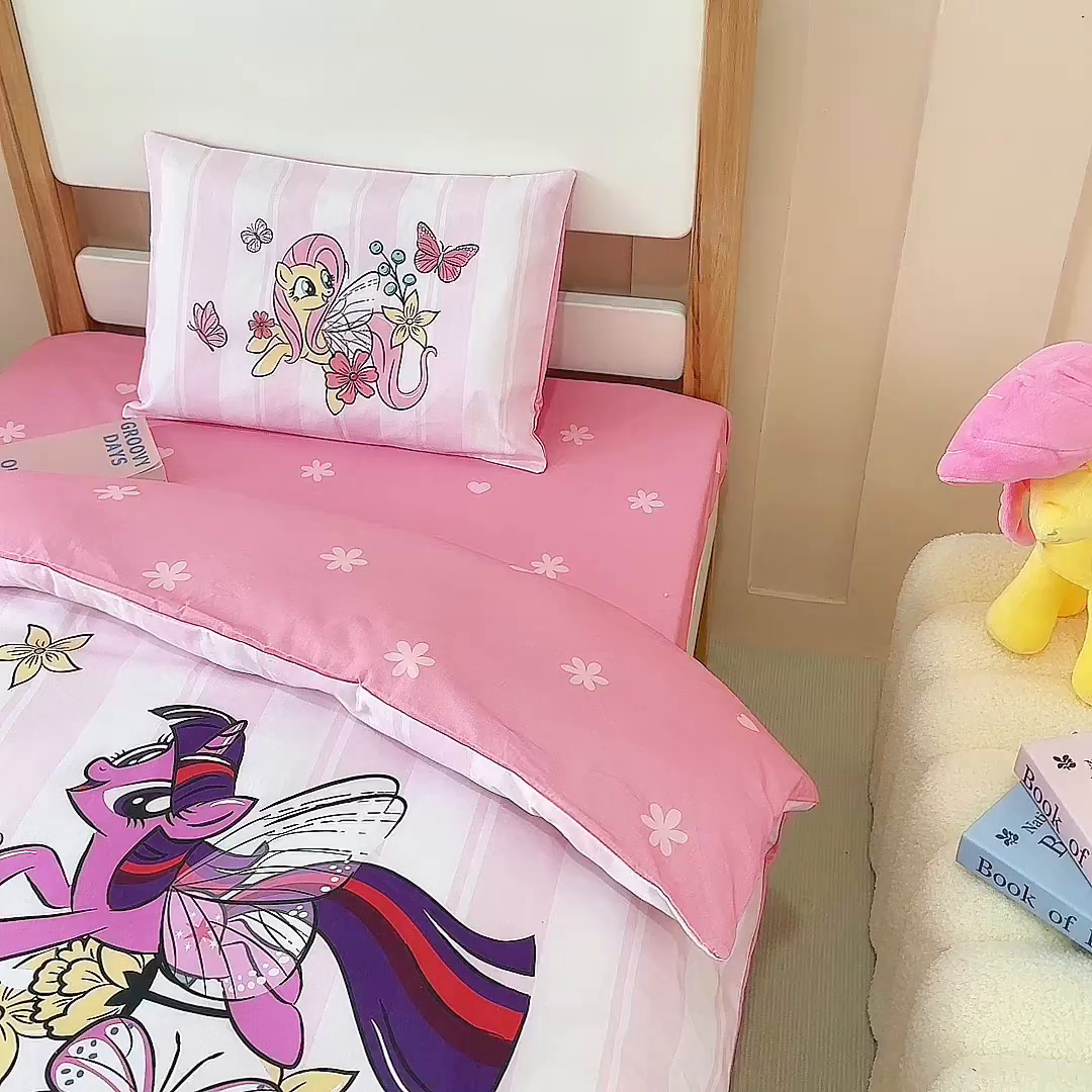 91家纺网 家纺一手货源 找家纺 百利卡通（原迪士尼家纺） 2025新款正版授权小马宝莉全棉数码印花幼儿园童被套装 勇敢家族T