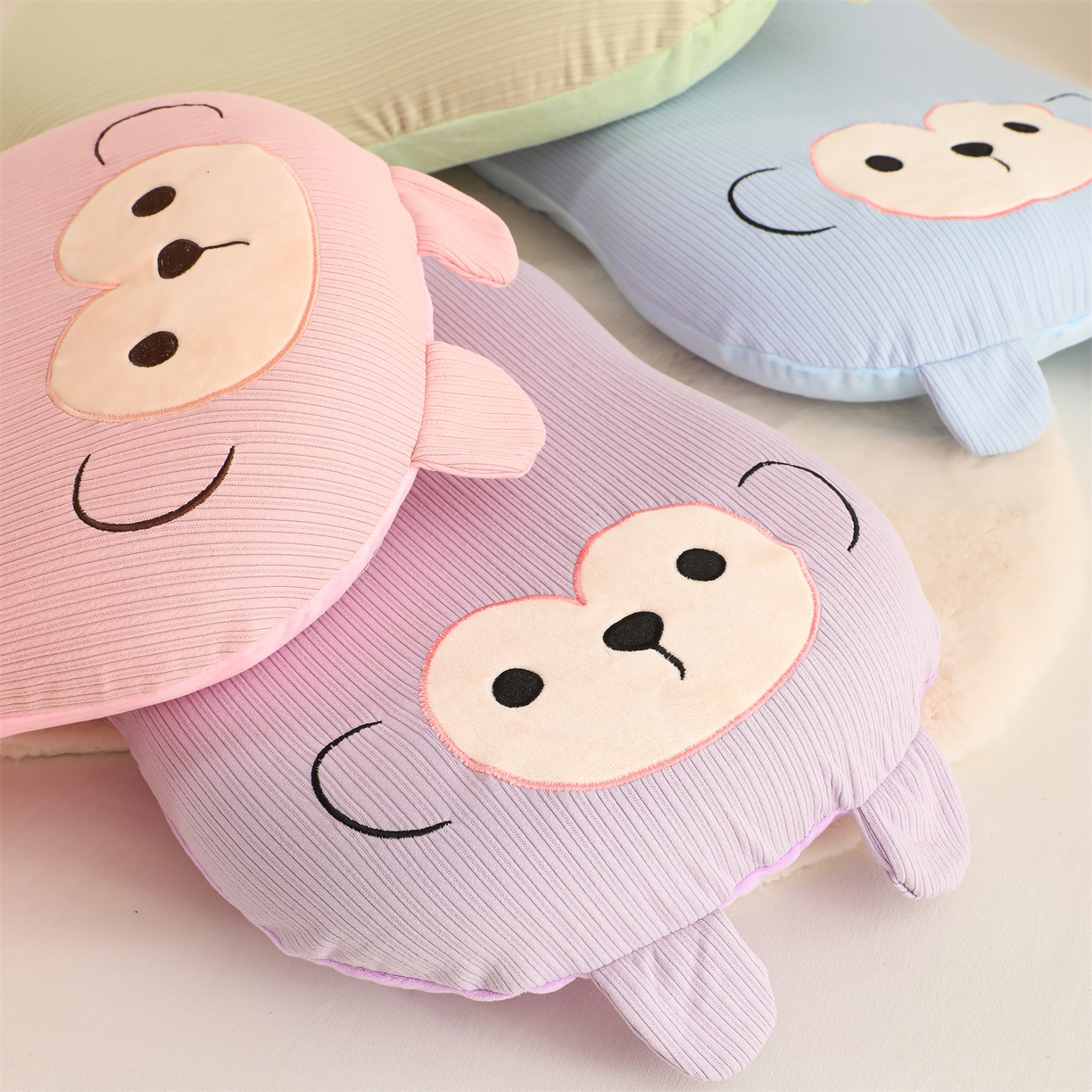 91家纺网 家纺一手货源 找家纺 芯洲 2025新款德绒月亮枕可爱动物小猴子款记忆枕卡通枕头枕芯 组合图