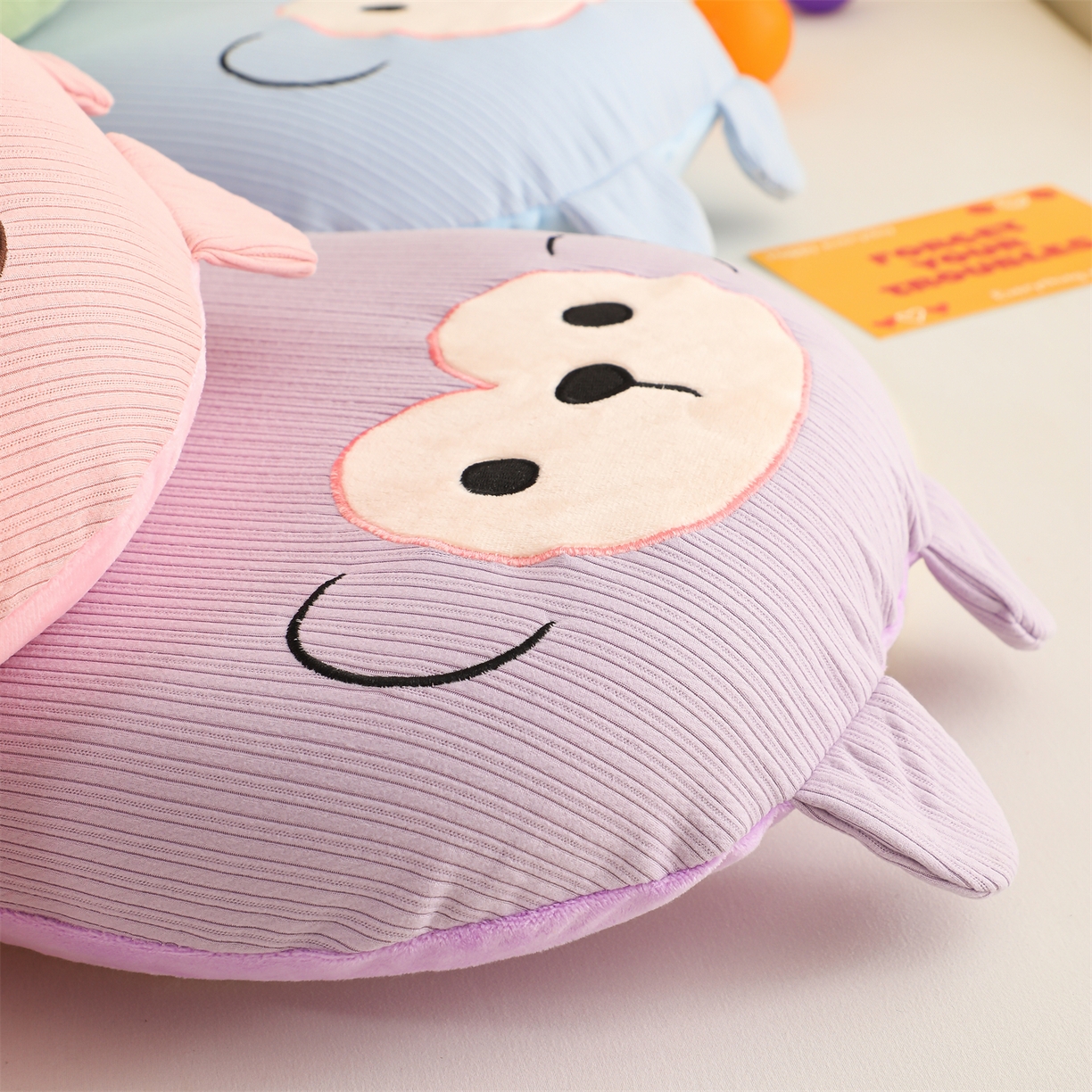 91家纺网 家纺一手货源 找家纺 芯洲 2025新款德绒月亮枕可爱动物小猴子款记忆枕卡通枕头枕芯 组合图