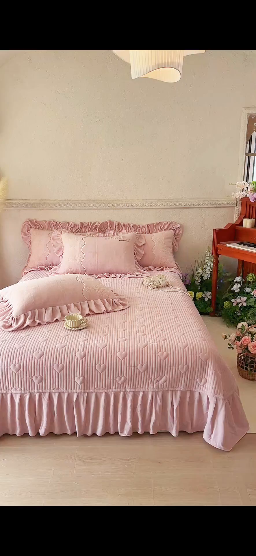 91家纺网 家纺一手货源 找家纺 （总）宜凡家纺 2025新款牛奶绒雕花拼接刺绣床盖四件套