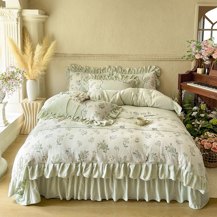 91家纺网 家纺一手货源 找家纺 （总）宜凡家纺 2025新款牛奶绒雕花拼接刺绣床盖四件套