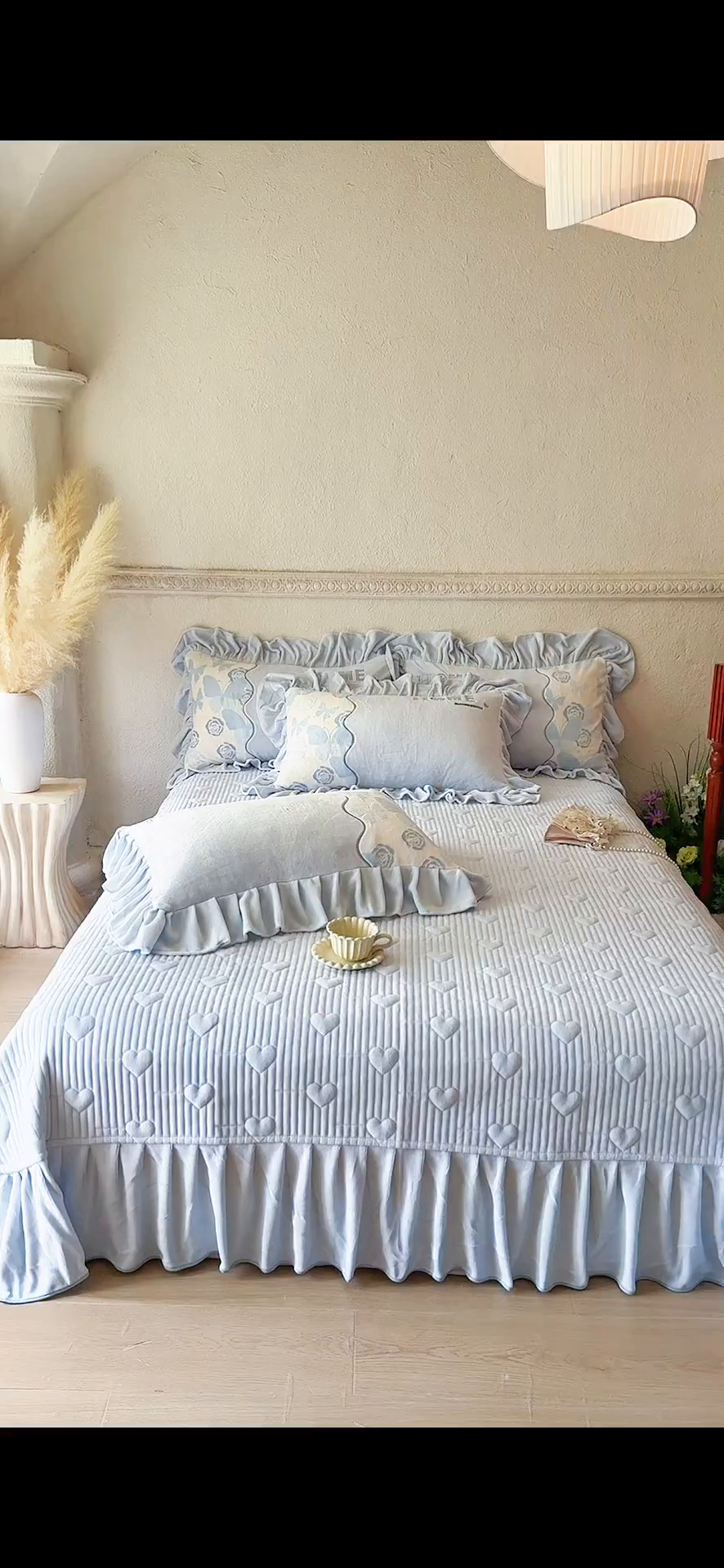 91家纺网 家纺一手货源 找家纺 宜凡家纺 2025新款牛奶绒雕花拼接刺绣床盖四件套 蕾丝蝶音