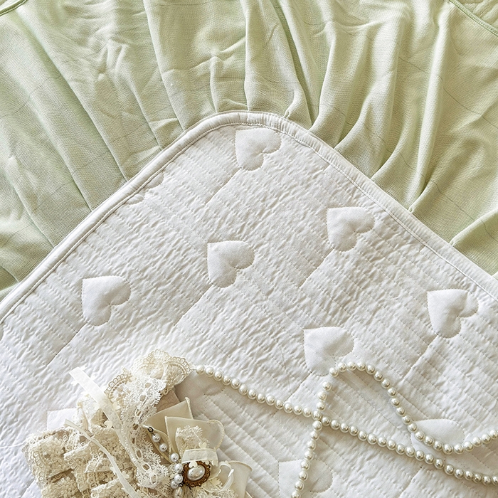 91家纺网 家纺一手货源 找家纺 宜凡家纺 2025新款牛奶绒雕花拼接刺绣床盖四件套 洛可可影