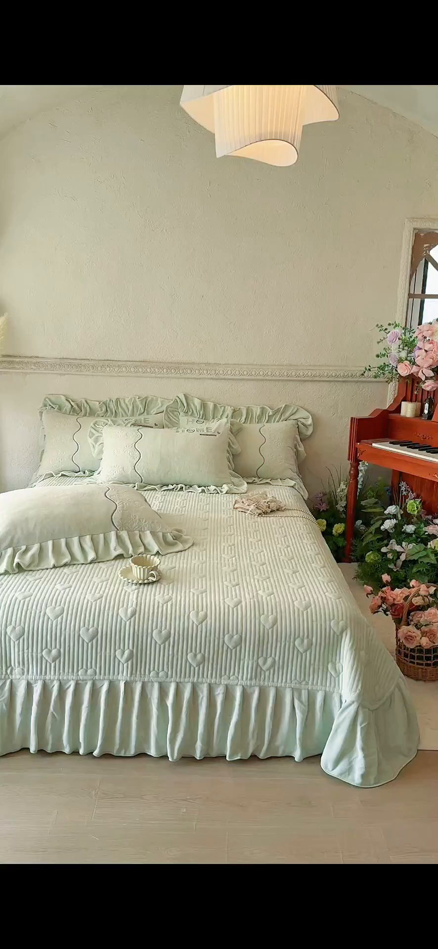 91家纺网 家纺一手货源 找家纺 宜凡家纺 2025新款牛奶绒雕花拼接刺绣床盖四件套 洛可可影