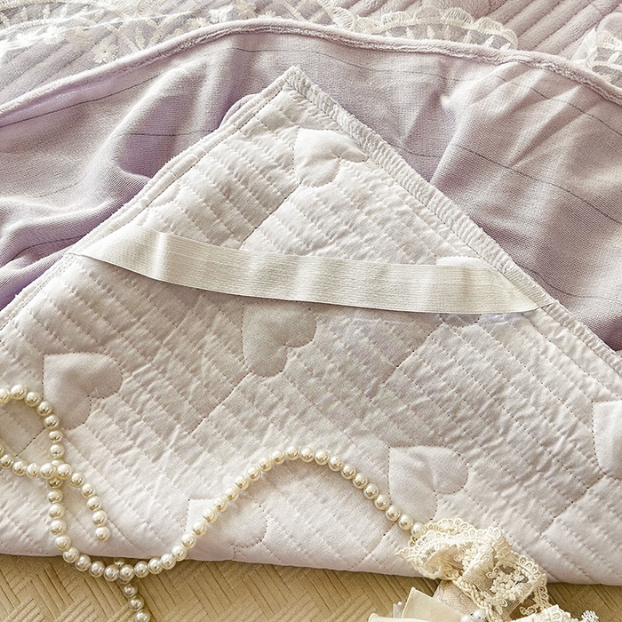 91家纺网 家纺一手货源 找家纺 宜凡家纺 2025新款牛奶绒雕花拼接刺绣床裙四件套 蝶恋花语