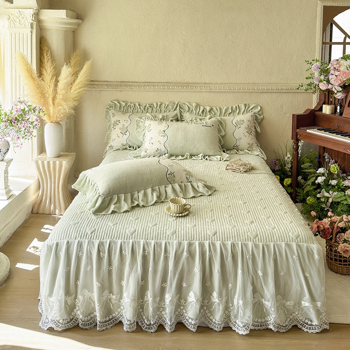 91家纺网 家纺一手货源 找家纺 宜凡家纺 2025新款牛奶绒雕花拼接刺绣床裙四件套 香槟漫月