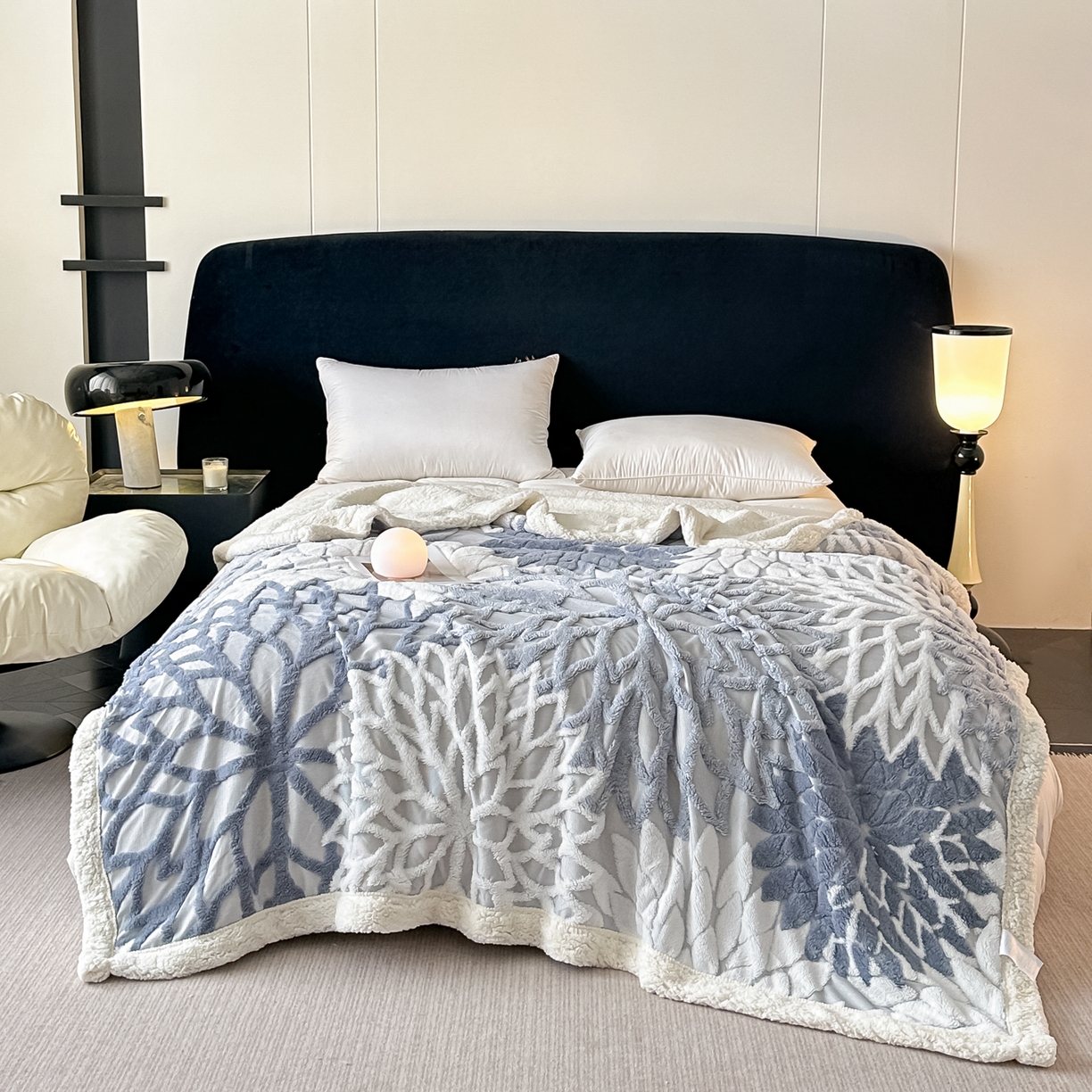 91家纺网 家纺一手货源 找家纺 丹本家纺 2025新款阳离子提花镂空色织多功能盖毯塔芙绒羊羔绒毛毯毯子 绽放-雾蓝