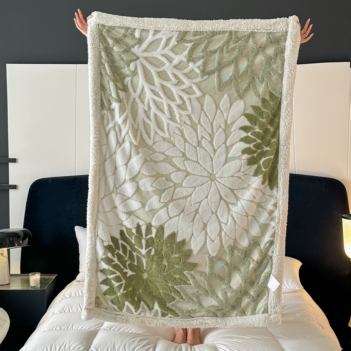 91家纺网 家纺一手货源 找家纺 丹本家纺 2025新款阳离子提花镂空色织多功能盖毯塔芙绒羊羔绒毛毯毯子 绽放-浅绿