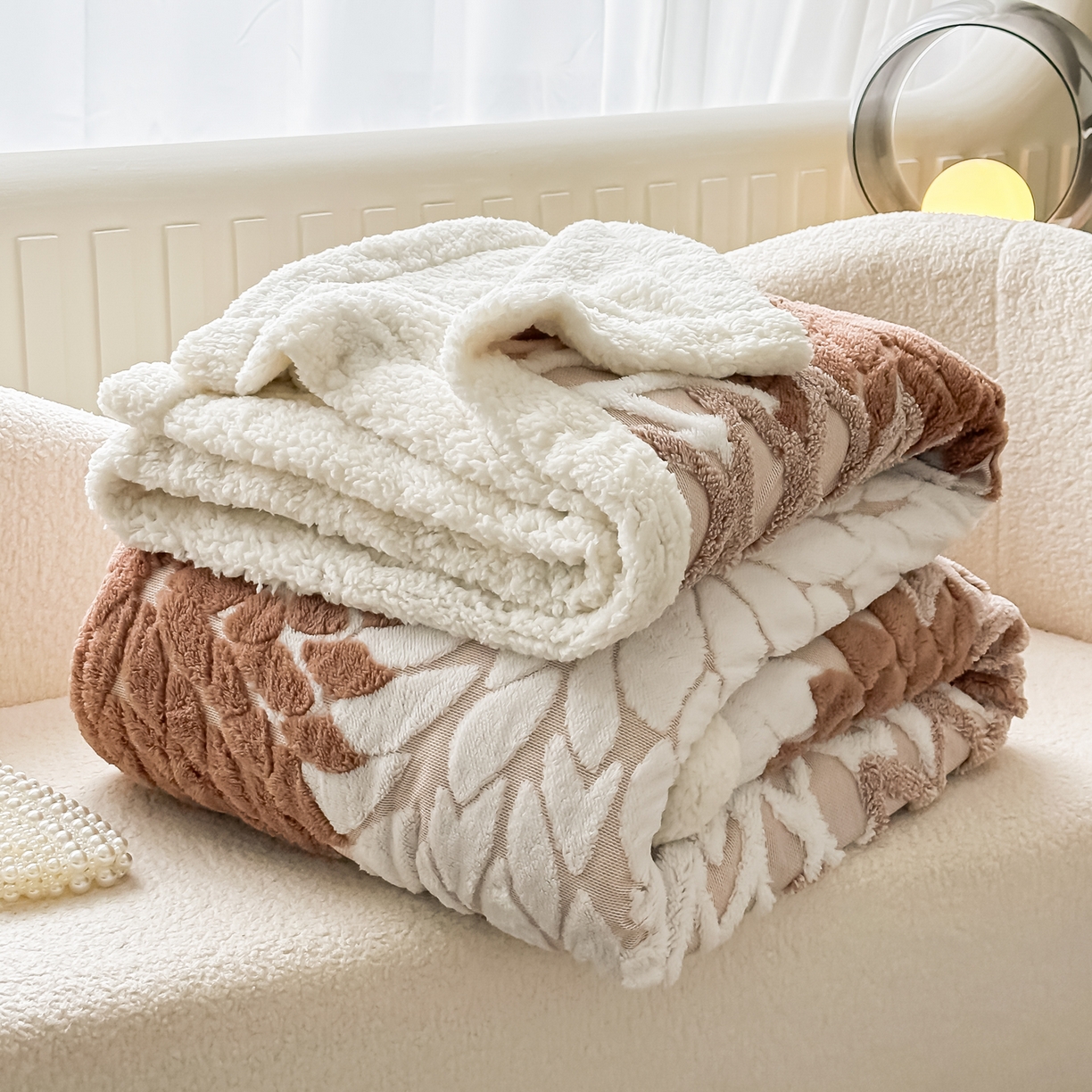 91家纺网 家纺一手货源 找家纺 丹本家纺 2025新款阳离子提花镂空色织多功能盖毯塔芙绒羊羔绒毛毯毯子 绽放-卡其