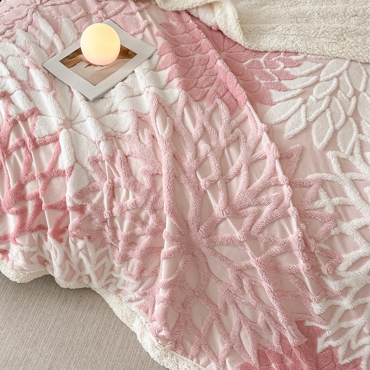 91家纺网 家纺一手货源 找家纺 （总）丹本家纺 2025新款阳离子提花镂空色织多功能盖毯塔芙绒羊羔绒毛毯毯子