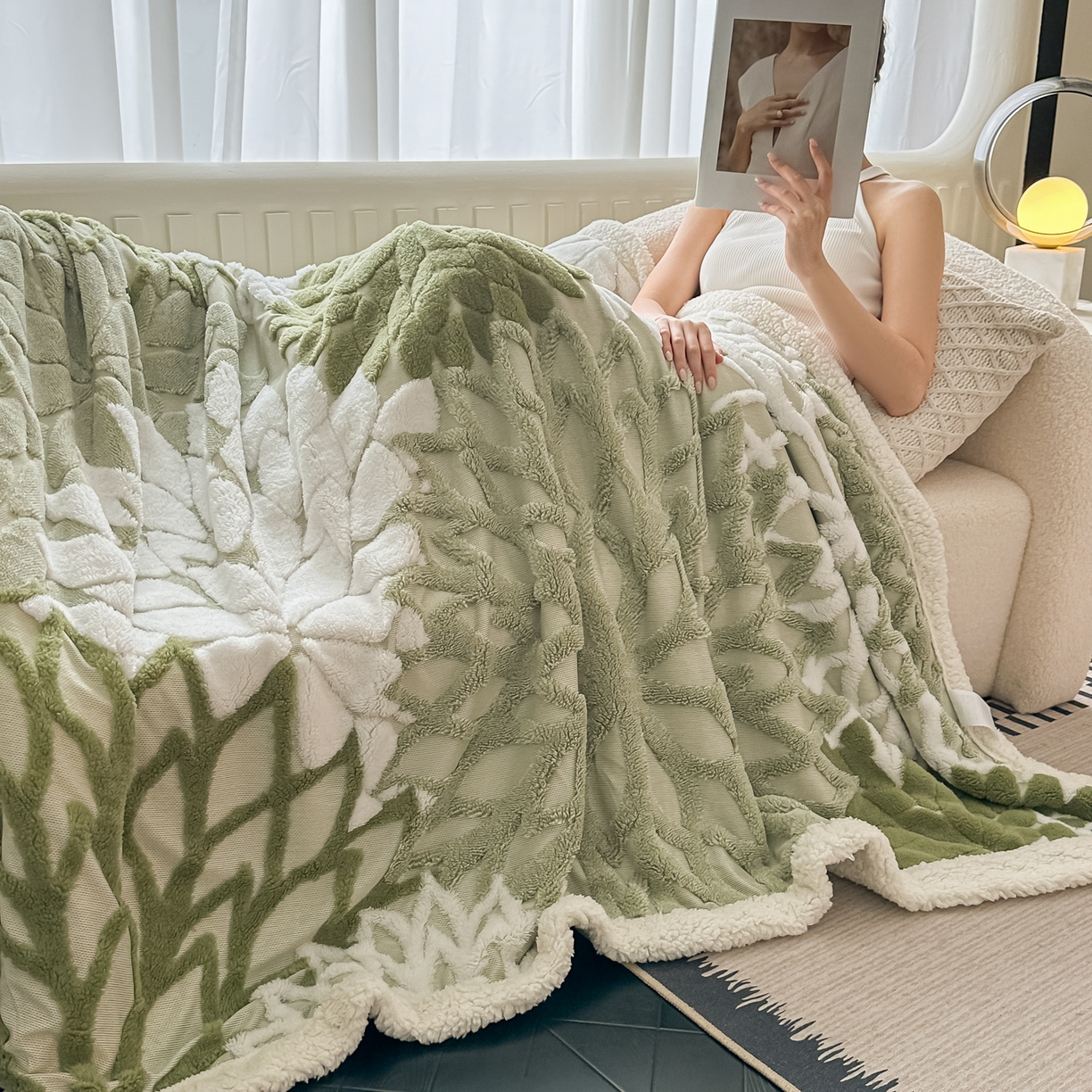 91家纺网 家纺一手货源 找家纺 丹本家纺 2025新款阳离子提花镂空色织多功能盖毯塔芙绒羊羔绒毛毯毯子 绽放-浅绿