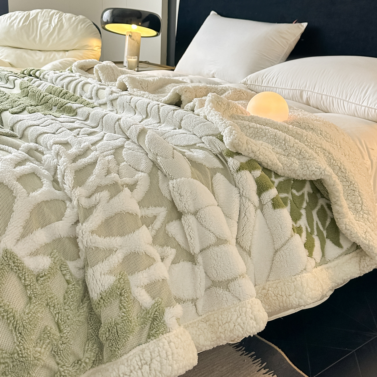 91家纺网 家纺一手货源 找家纺 丹本家纺 2025新款阳离子提花镂空色织多功能盖毯塔芙绒羊羔绒毛毯毯子 绽放-浅绿